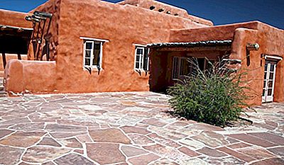 15-traditional-housing-types-from-around-world-7.jpg