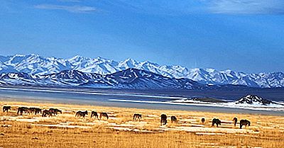 Las Montañas Más Altas En Kazajstán