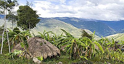 De Høyeste Fjellene På Øya I New Guinea