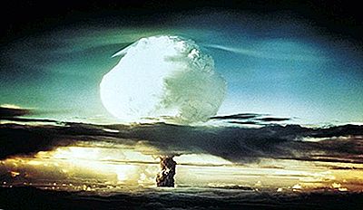 atomic bridge Beneficiary Atolul Bikini, Insulele Marshall - Site-Ul Primului Test De Bombe Cu  Hidrogen | 2022