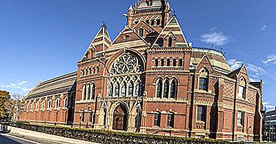 Harvard University - Établissements D'Enseignement Dans Le Monde Entier