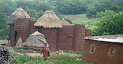 Koutammakou, Togo - Batammariba People En Takienta Mudhouses
