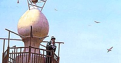 Was Macht Ein Muezzin In Einer Moschee?