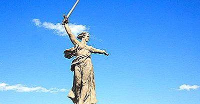 Las Estatuas Más Altas De Mujeres Del Mundo
