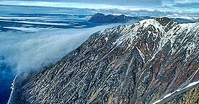 Les Plus Hautes Montagnes De La Cordillère Arctique