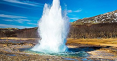 Strokkur, Islande - Lieux Uniques À Travers Le Monde